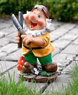 Glad trädgårdstomte med trädgårdssax
