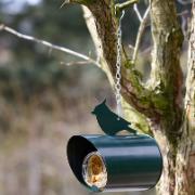 Fågelfoderhållare i metall (inkl. jordnötssmör)