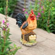 Galande tupp med kycklingar som lyser